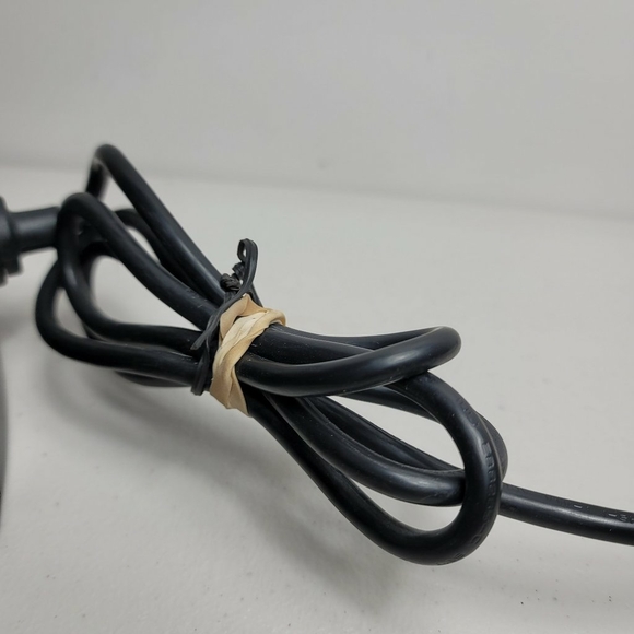 APC Back-UPS ES 550 BE550G 8-Outlet Battery Back Up Surge Protector - Picture 9 of 9